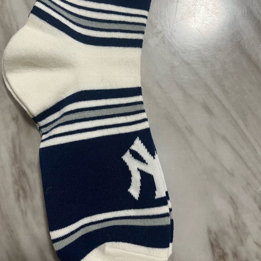 New York Yankee MLB socks - Picture 4 of 8